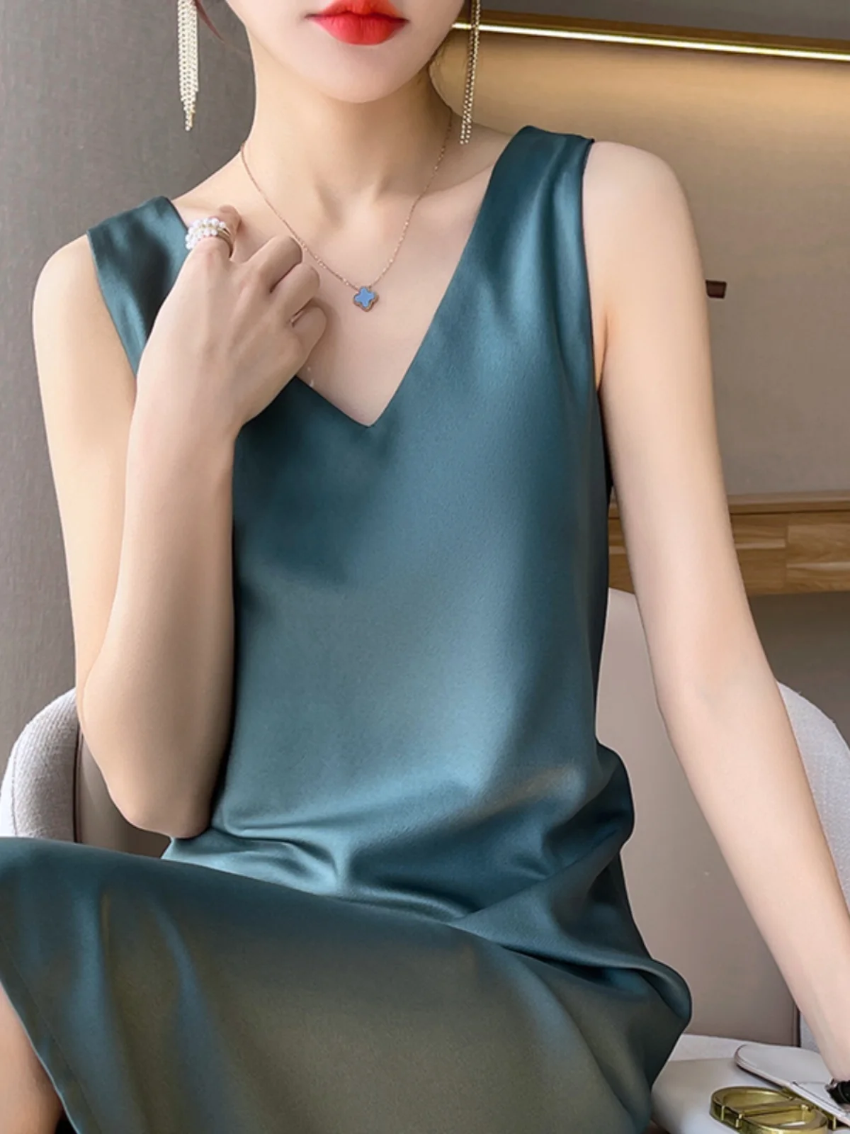 エレサテンミディ丈ドレス レディース スリムガウン Vネック Aライン 無地 春夏 ファッション レディライク スリーブ ロングスカート