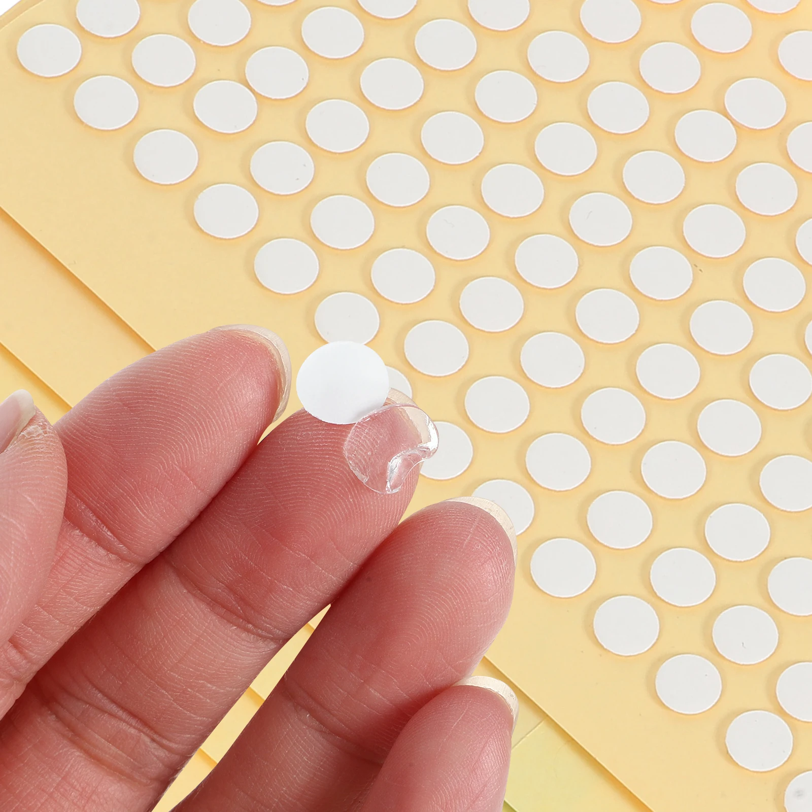 

1000pcs Round Adhesive Dots Double Sided Stickers Removable Clear Sticky Fixers For Wall Room Office Diy Posters Paintings