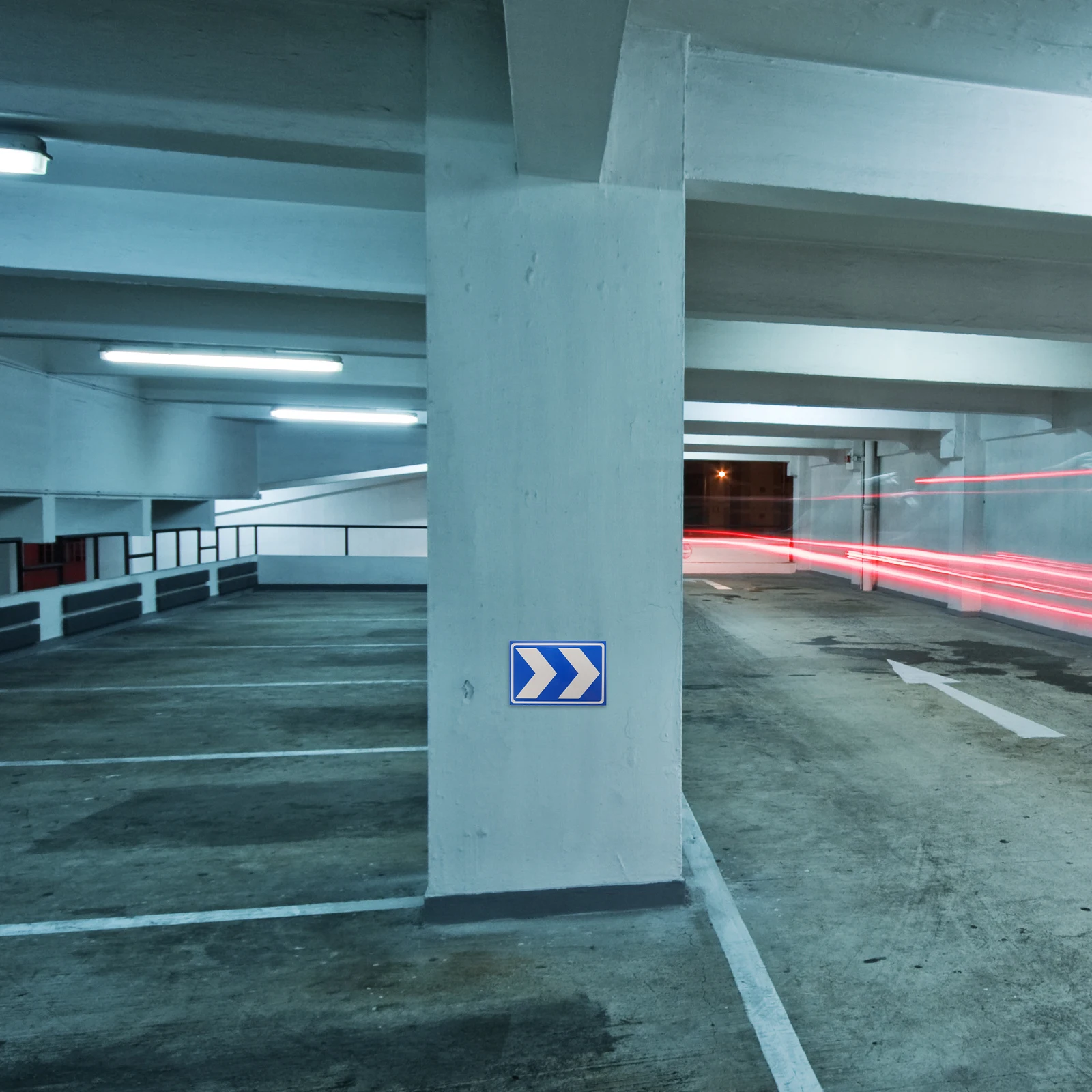 

Traffic Signs Arrow Sign Reflective Directional for Garage Parking PE Polyethylene Aluminum Safety Road Sign Traffic Guidance