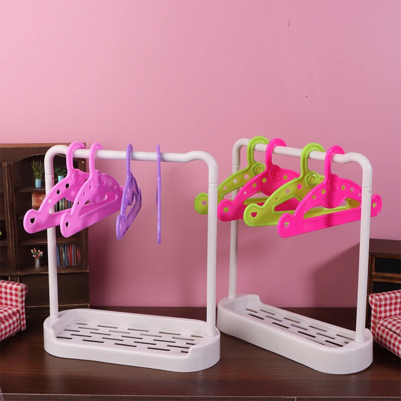 1Set Poppenhuis Miniatuur Katoenen Pop Kleerhanger Rack (1Pc Kledingrek + 4/8 Stuks Hangers) kerstsok Rack Pop Accessoire