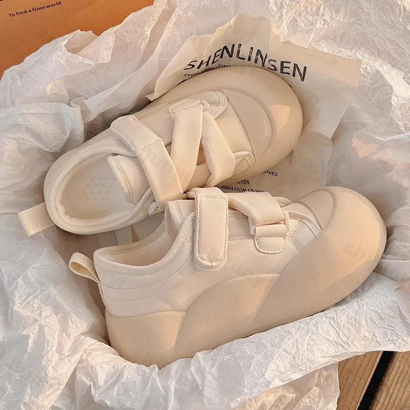 

Женские белые туфли на платформе, осенние новые удобные нескользящие повседневные туфли, увеличивающие рост, уличные износостойкие модные туфли для доски