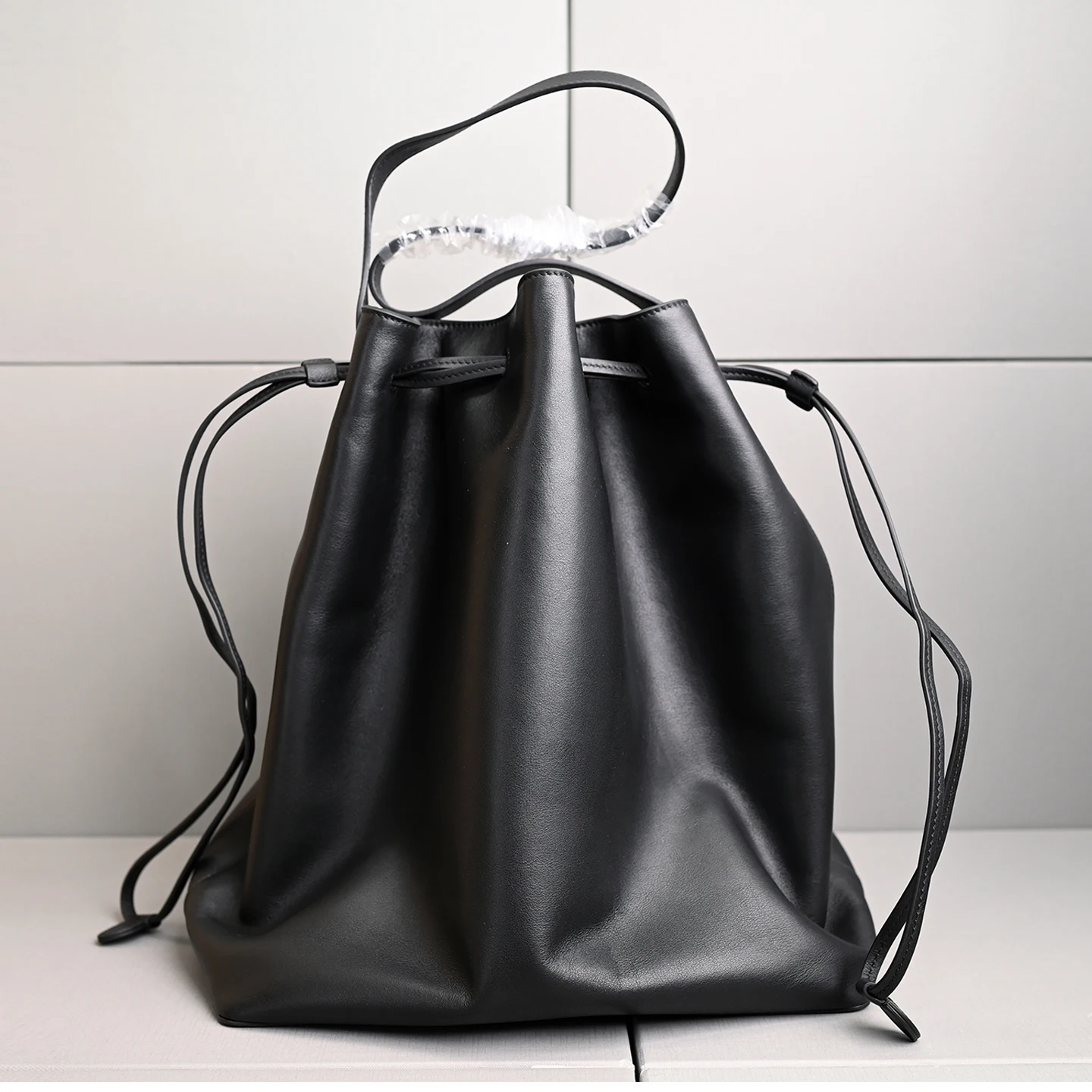 Genuine Leather Fashion Women Soft Leather Bucket Bag Large Capacity Drawstring Shoulder Bag Minimalist Vintage  Handbag