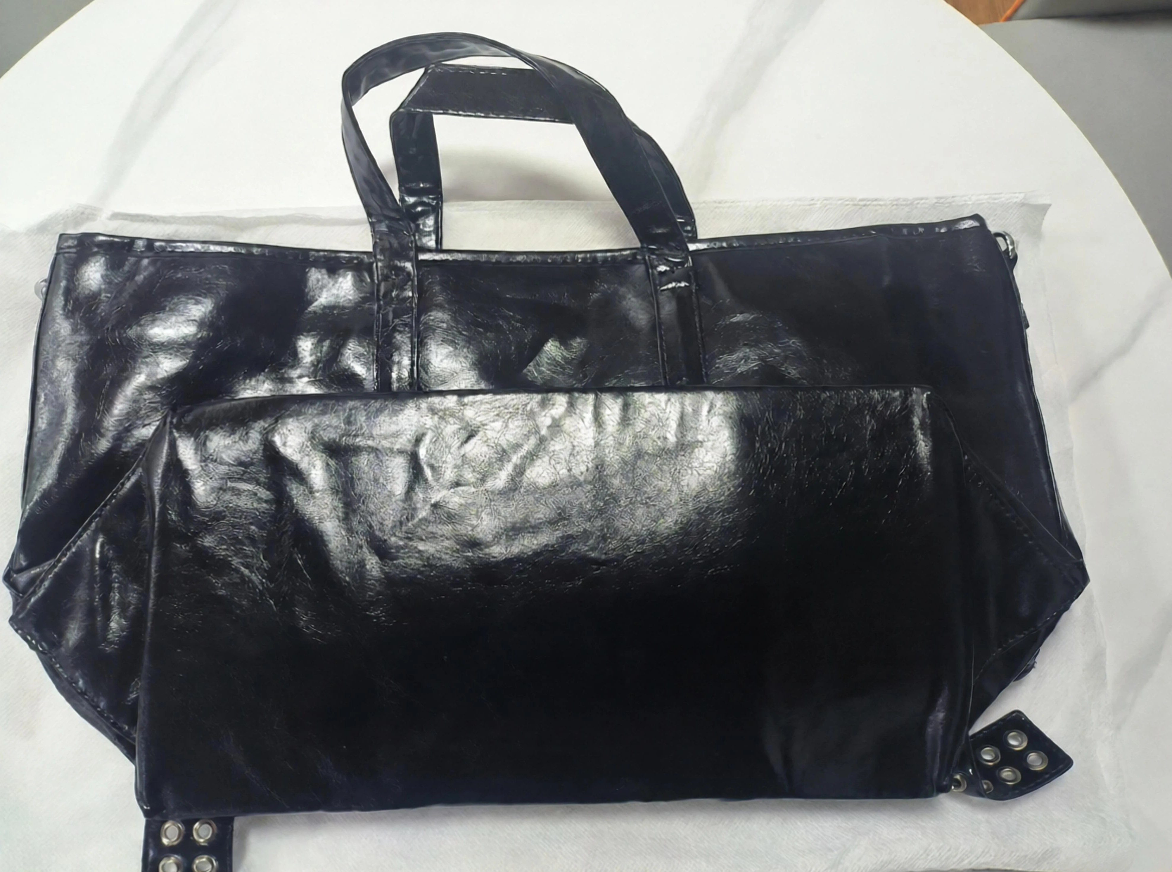 Vintage Distressed Tote Bag mit Kreuznieten, Große Unisex Umhängetasche, Reißverschluss-Handtasche aus Cracked PU für Damen – Detail 13