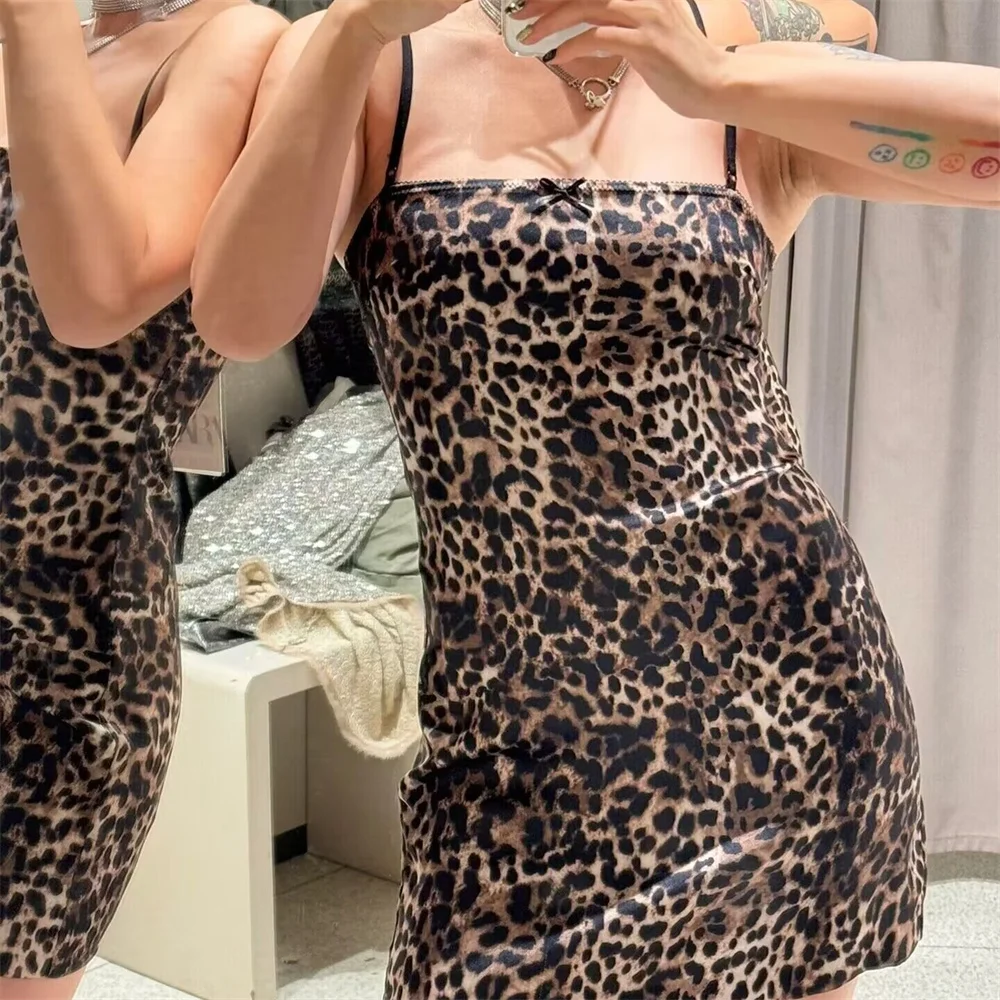2024ZAR * Wiosna Nowy produkt Nowy wzór w panterkę Seksowna satynowa krótka sukienka z nadrukiem zwierzęcym