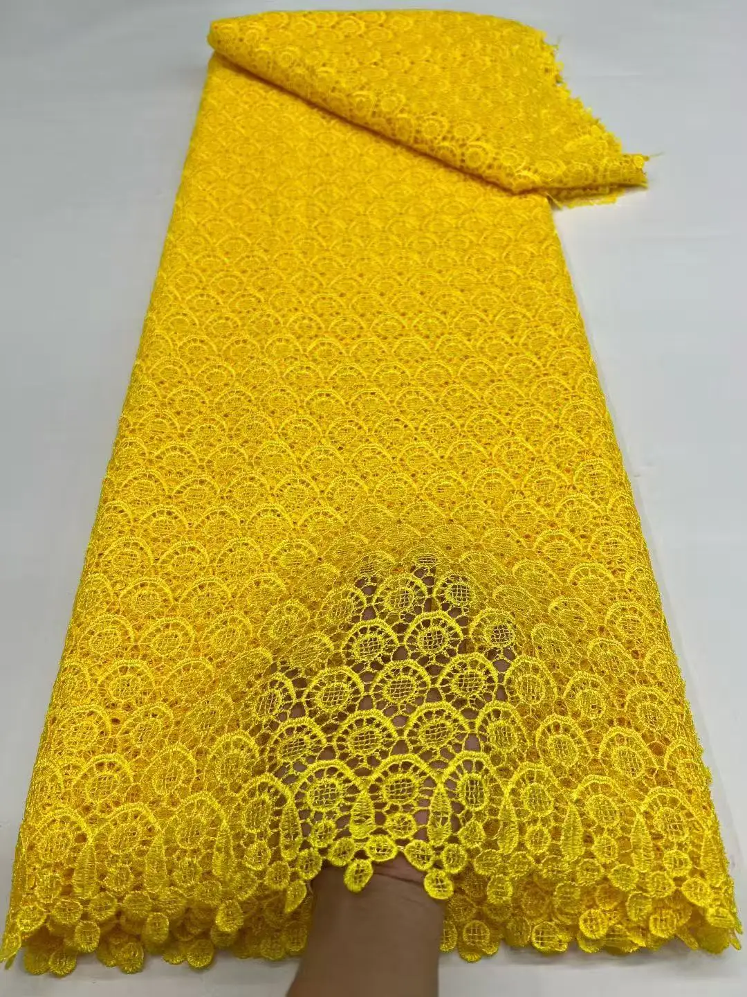 

Нигерийская водорастворимая кружевная ткань в африканском стиле, ткань для женщин, вечерние платья, 5 ярдов, кружевная ткань для шитья