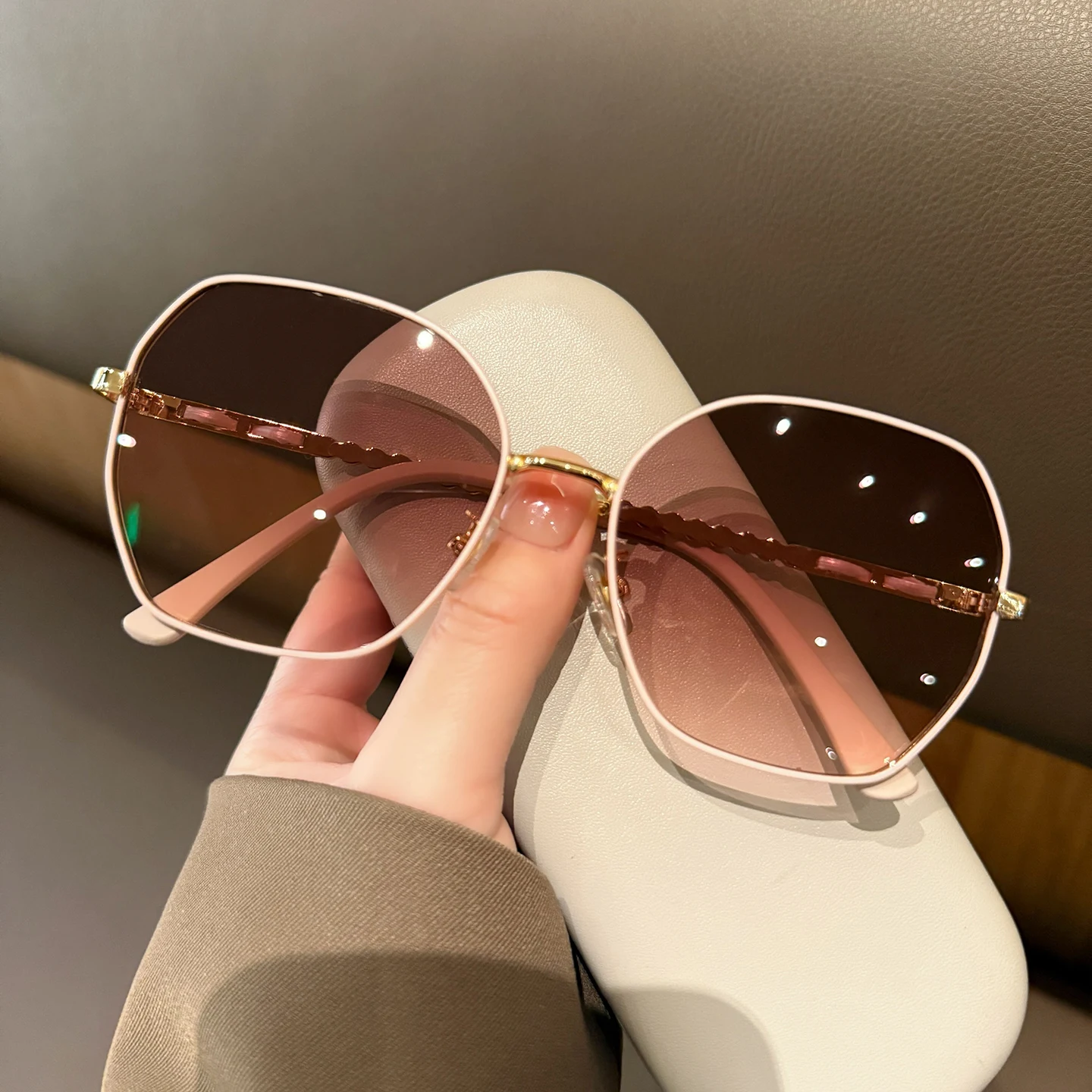 Oculos-de-sol-poligonais-com-cores-gradientes-2025-estilo-feminino-protecao-uv-Oculos-de-sol-para-rosto-grande-elegantes