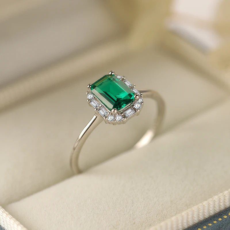 Fashionable Authentic S925 Silver Emerald Sugar Cube Micro Diamond Temperament Ring Jewelry