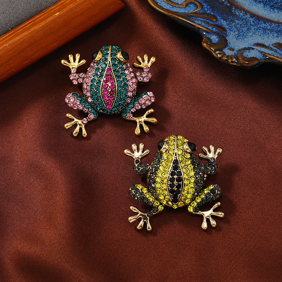 Luxury Classic Rhinestone Frog Cute Exquisite Badges Pins For Women Men Cartoon Animal Metal Party Banquet Brooches Accessories