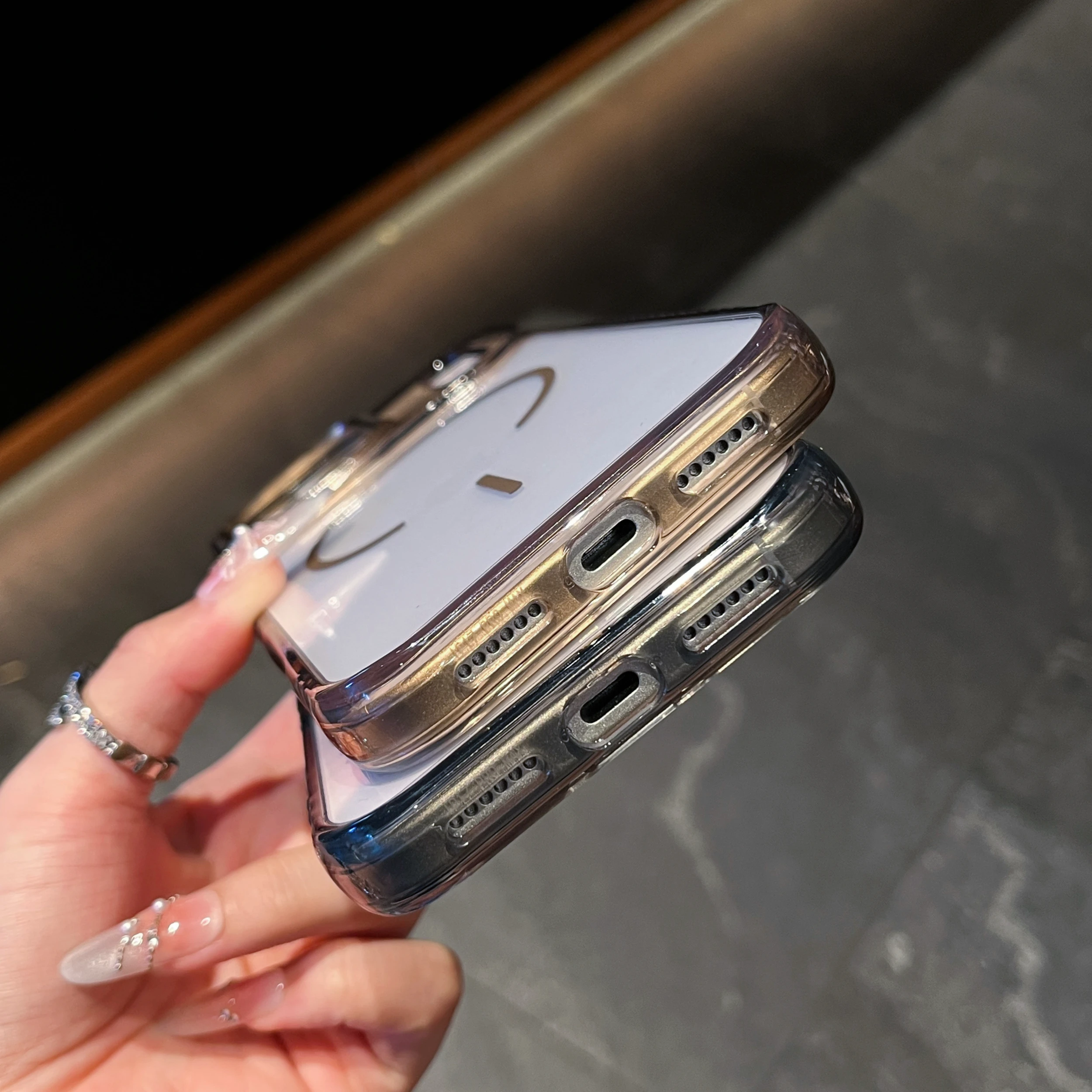 หรูหราสำหรับแม็กเซฟเคสโทรศัพท์ชาร์จไร้สายแบบแม่เหล็กสำหรับ iPhone 17Air 17Pro 17 Pro Max กันกระแทกปกแข็งโปร่งใส