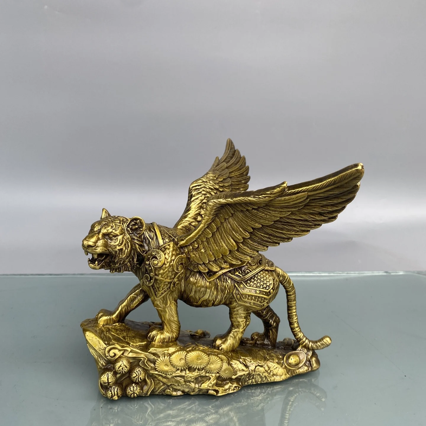 Brass Yuanbao coin base Flying Tiger Statue Winged Tiger be a tiger with wings added Amass wealth Ornaments Town house Exorcism