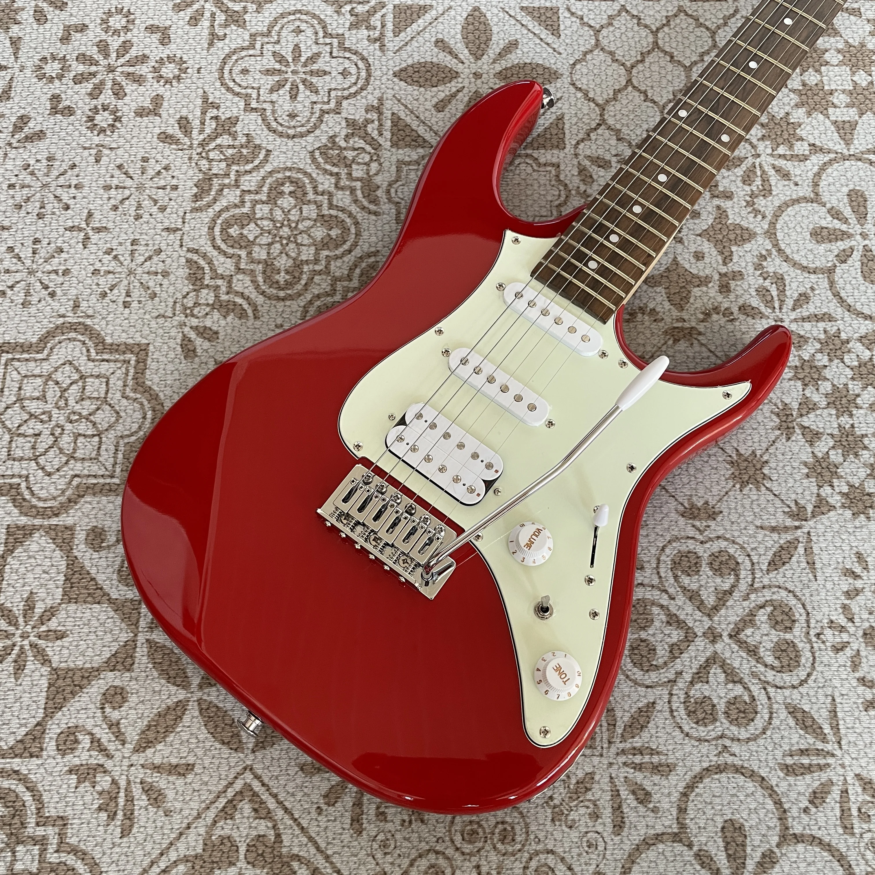 High-quality electric guitar, rosewood fingerboard, S-S-H pickups, double-locking tremolo, in stock, free shipping
