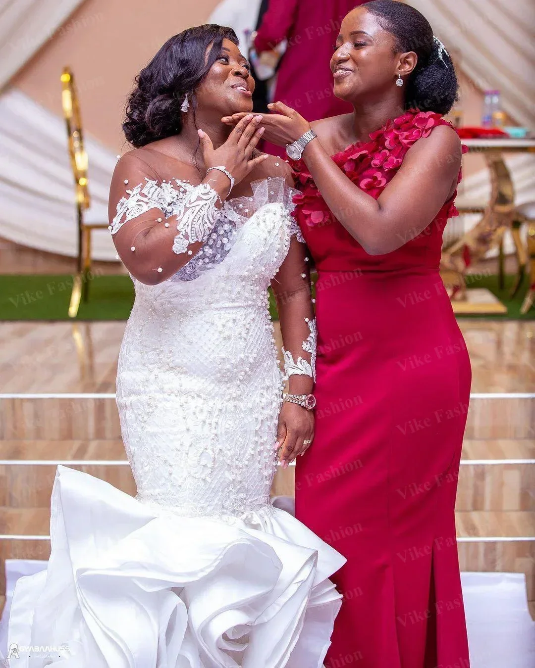 Suknie ślubne arabskie z koralikami na zamówienie, syreny, z długimi rękawami, błyszczące, warstwowe spódnice, wyjątkowo puszyste satynowe suknie dla panny młodej.