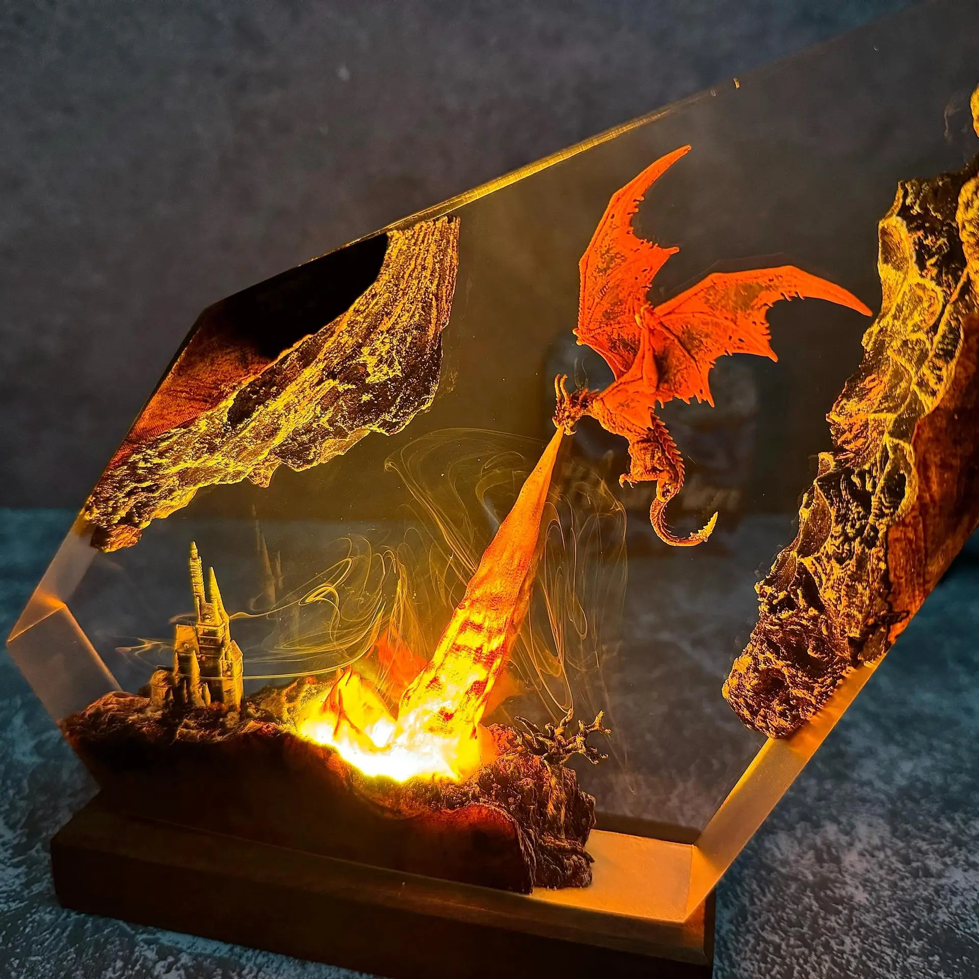 Fire-breathing Dragon Lamp Resin Epoxy Resin Lamp Light for Halloween Gift Modern Minimalist Style