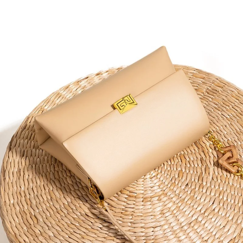 

Fashionable Women's Handbag Made Of Premium Leather Boasting Trendy Casual Paris Spacious Daily Refined Look​