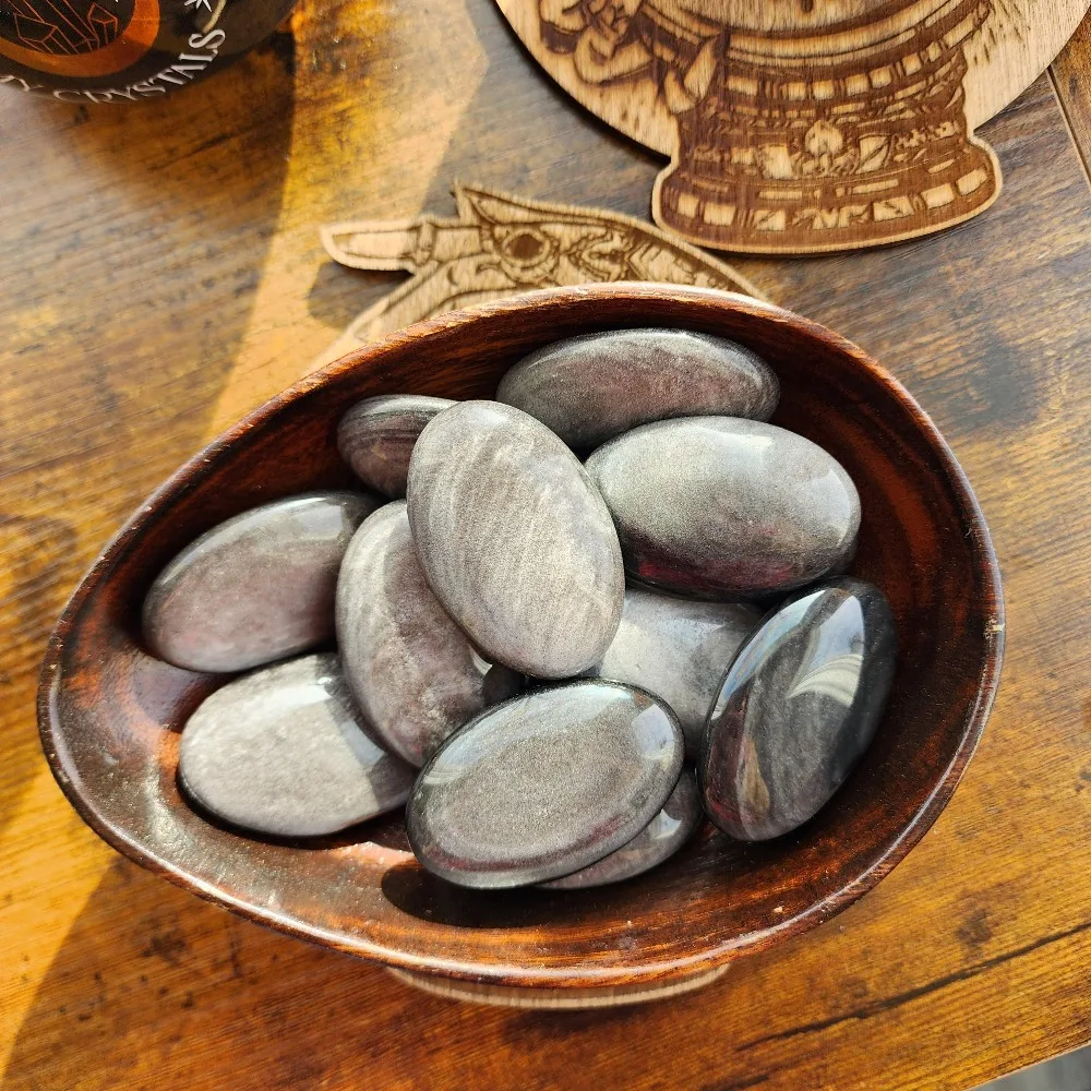 Natural Crystal Silvery Obsidian Palm Stone Fashionable Meditation Handheld Stone Perfect Gift for Home Decor and Office Display