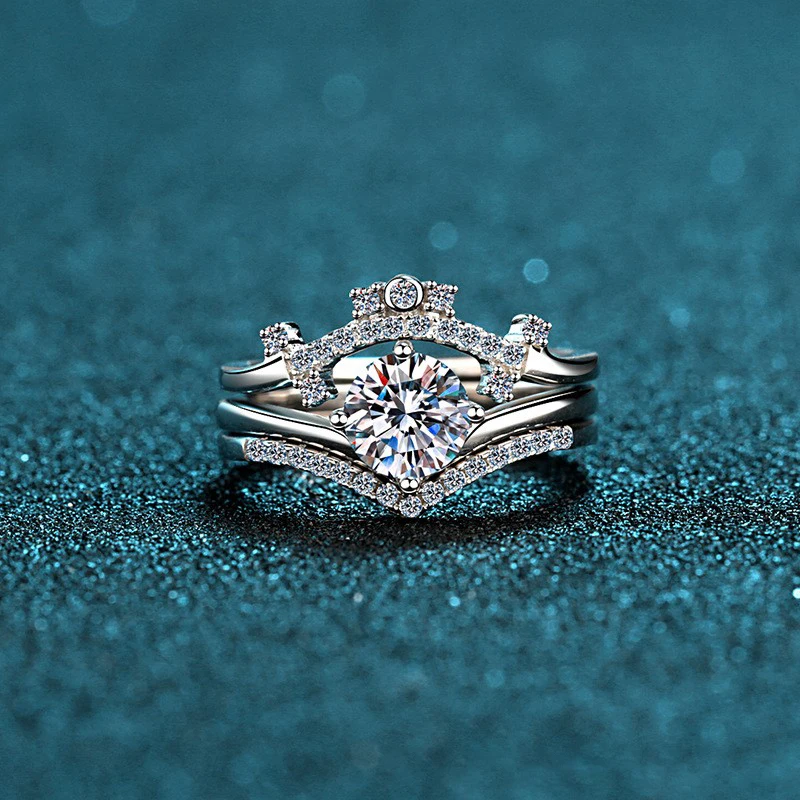 Elegant PT950 Platinum Women's 80-point Moissanite Diamond Ring, Four-Prong Crown Setting with Three-Way Wear Wedding Ring