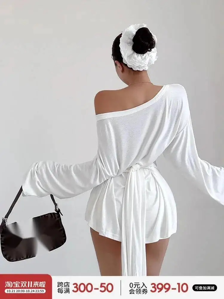 تي شيرت فضفاض بكتف واحد وأكمام طويلة للنساء بتصميم كسول لخريف وشتاء 2024 فستان علوي أنيق بحزام الخصر SGZ9