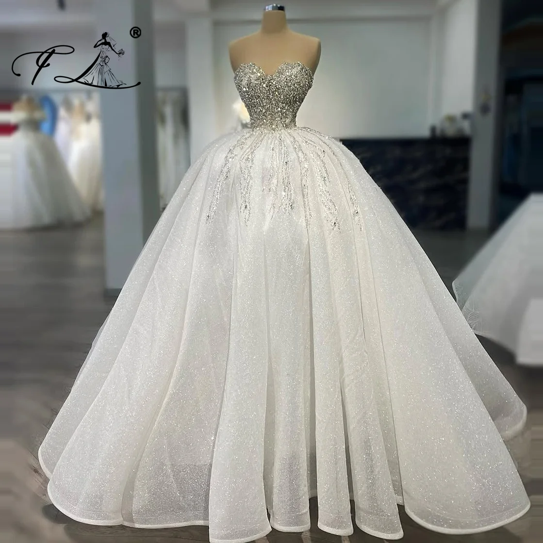 Elegant Sweetheart Neck Strapless Floor Length Ball Gown with Beaded Diamonds Wedding Dresses for Bridal Party Vestidos De Novia