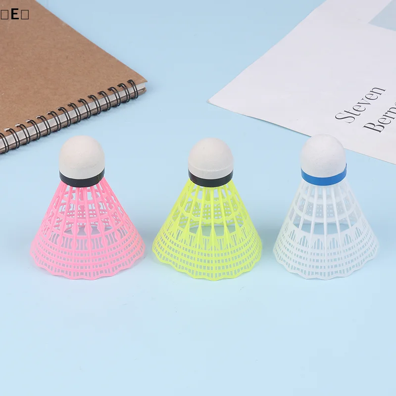 

Набор из 3 нейлоновых тренировочных воланов для бадминтона: высокая стабильность и прочность, для занятий спортом в помещении и на улице