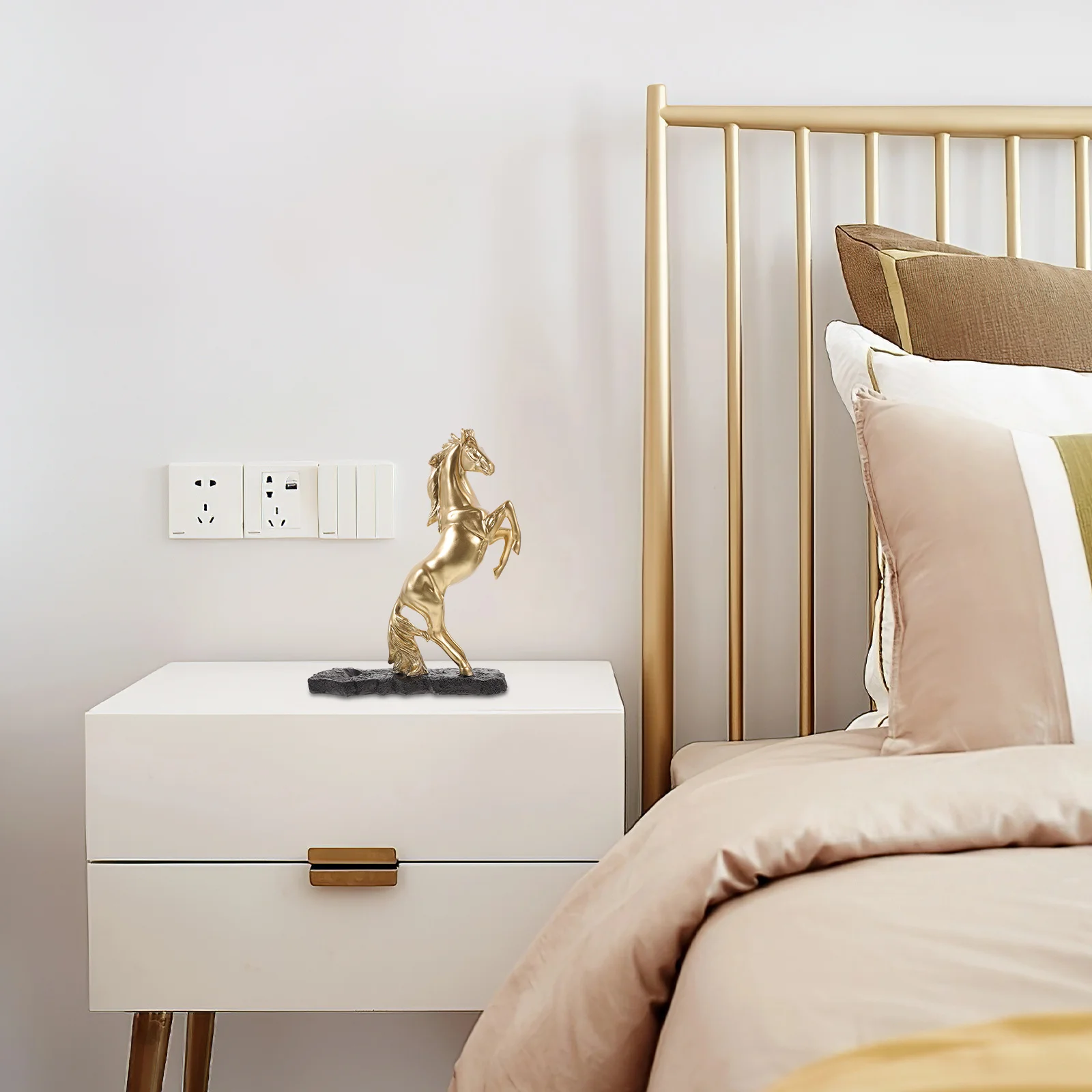 

Horse Statue Standing Resin Craft Delicate Tabletop Decoration for Living Room Office Home Adorn Ma Ornament