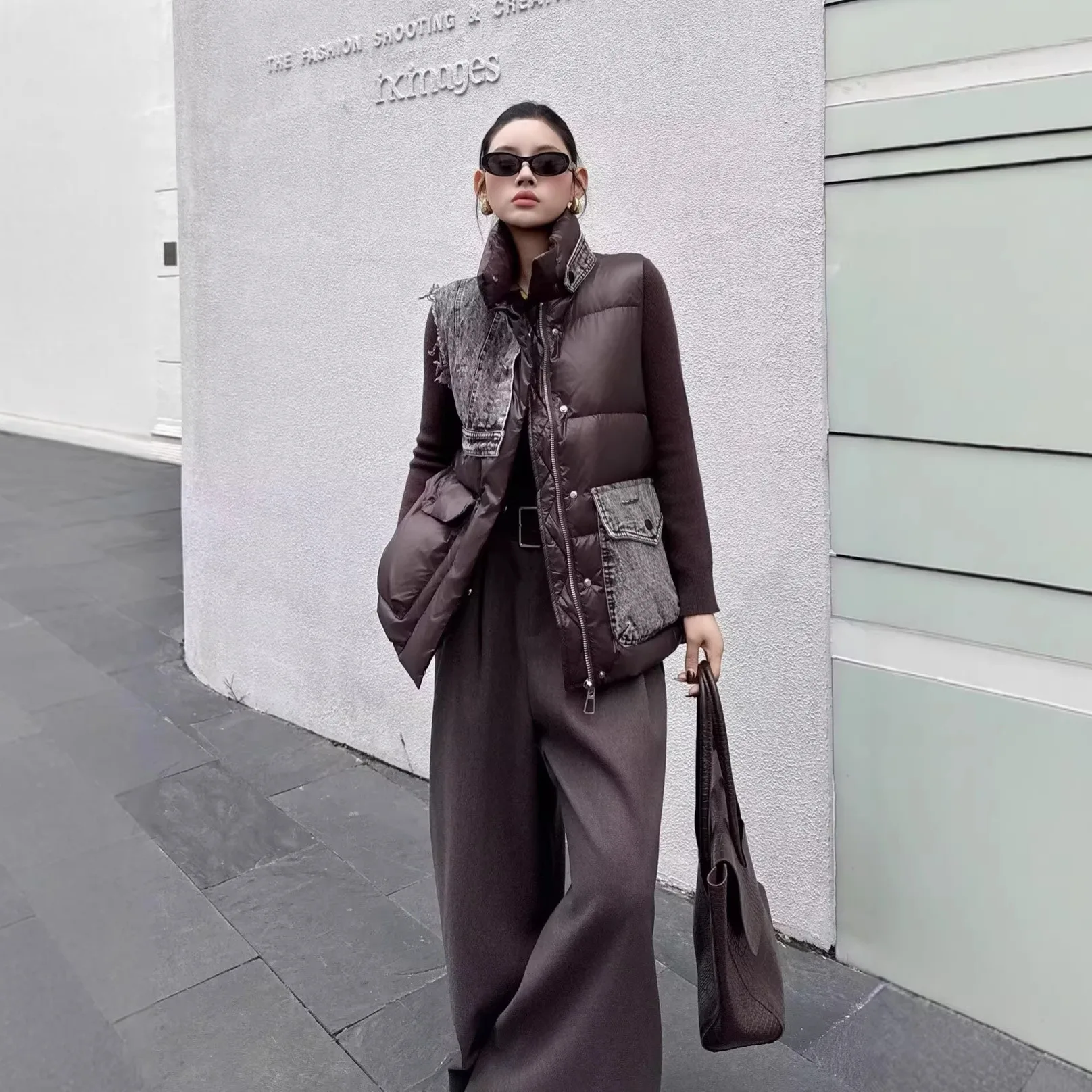 

Women's Short Style Loose White Duck Down Outerwear Sleeveless Coat Autumn Winter New Arrival Patchwork Denim Down Vest