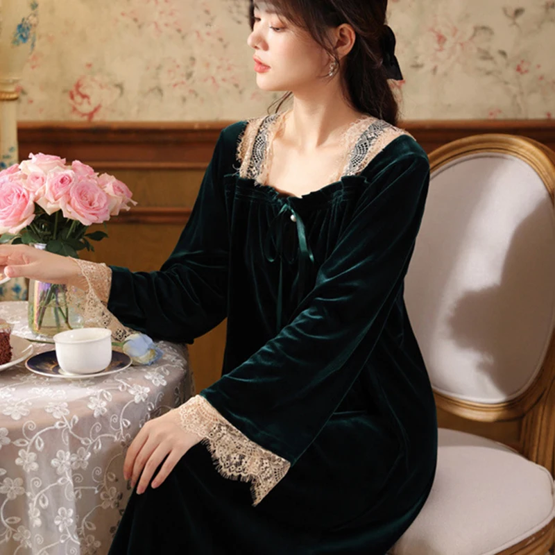 Women Autumn Winter Velvet Nightgown Retro Long-sleeved Lace Home Nightgown Loose Plus Velvet Warm Princess Pajamas