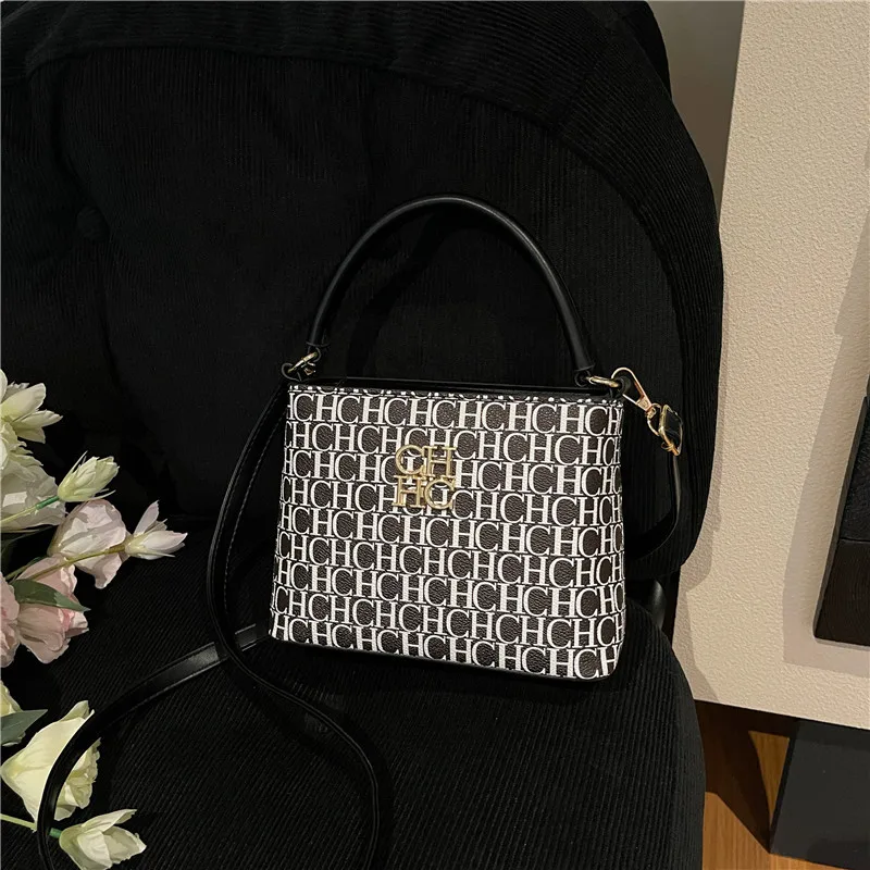 

2025 Letter Print Bucket Bag, Fashion Underarm Purse for Women, Versatile Shoulder Bag, Minimalist Crossbody Tote Day-to-Night