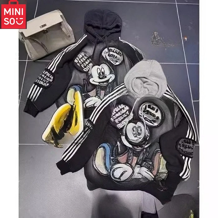 MINISO เสื้อฮู้ดดี้ลายมิกกี้เมาส์ ดิสนีย์ งานปักอย่างดี สำหรับผู้ชายและผู้หญิง ฤดูใบไม้ผลิ ฤดูใบไม้ร่วง รุ่นใหม่ เสื้อฮู้ดคู่รัก สไตล์ลำลอง แฟชั่น