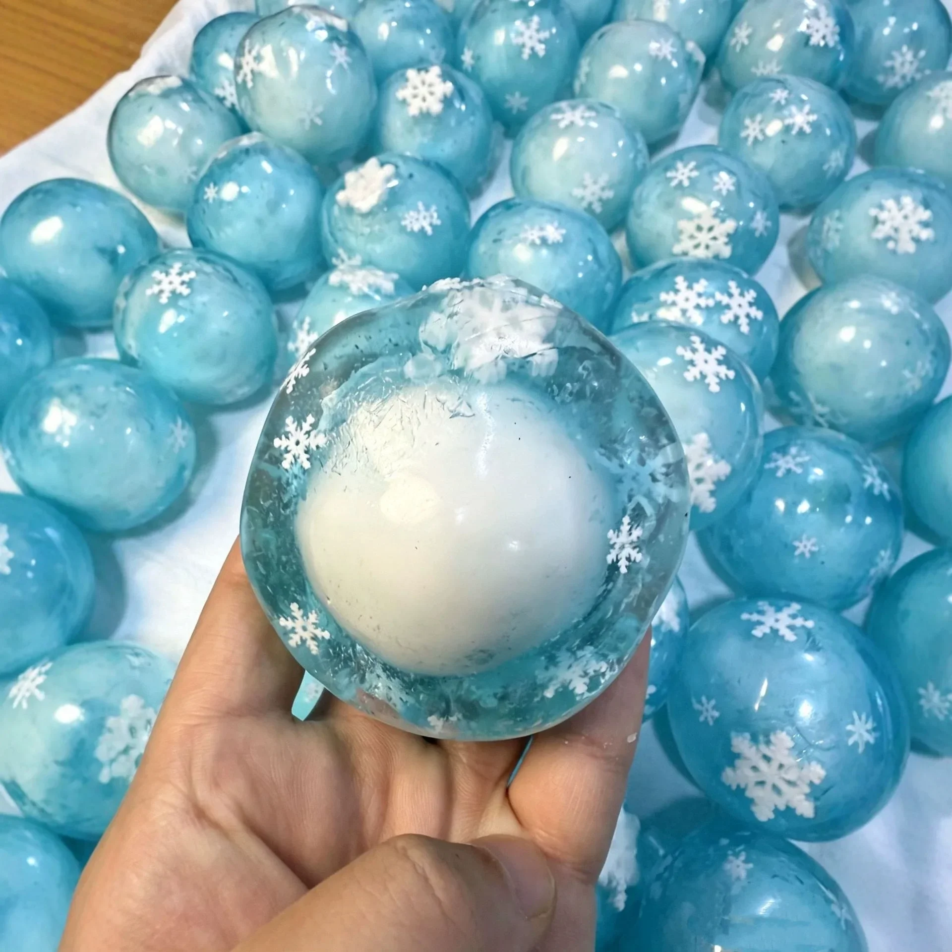 Schneeflocken-Knackwachsball - Knuspriger Quetschball, Crunchy Fidget Sensorisches Spielzeug für Erwachsene Weiches ASMR-Sensorikspielzeug – Detail 3
