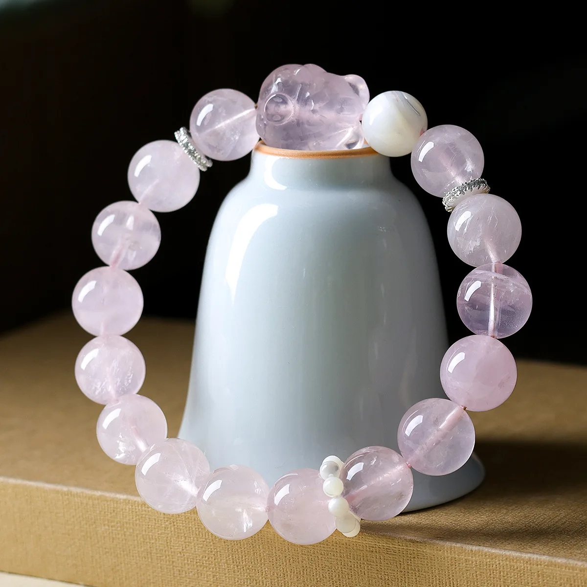 

Natural Pink Crystal Pearl Shell Bracelet, Original Cultural Play Crystal Fortune Cat Bracelet