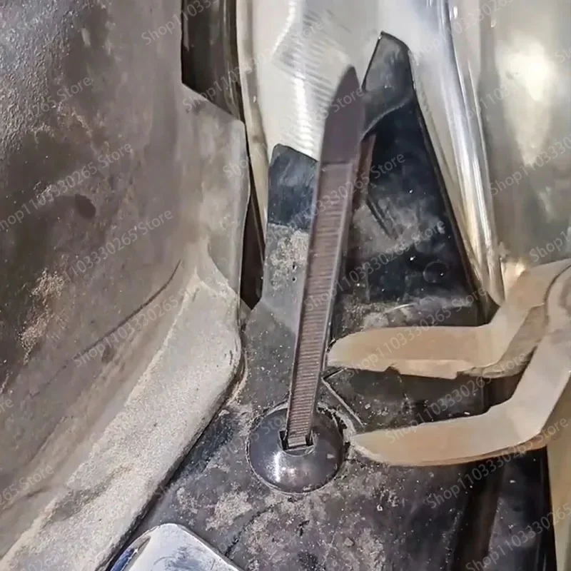 Advanced nylon cable tie buckle-very suitable for automotive cable organization is an essential item for automotive maintenance.