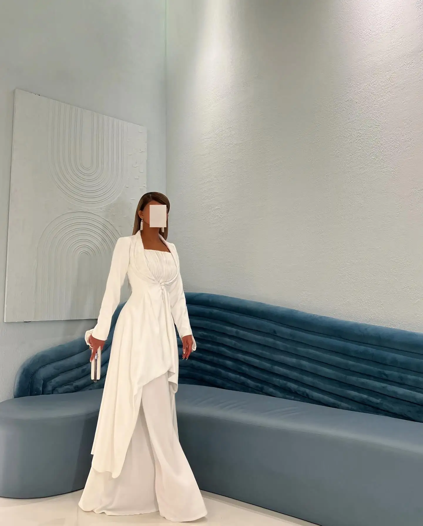 Gaun pesta malam model A-line berkualitas tinggi dengan kancing, lengan panjang, kerah persegi, panjang lantai, dan desain yang elegan.