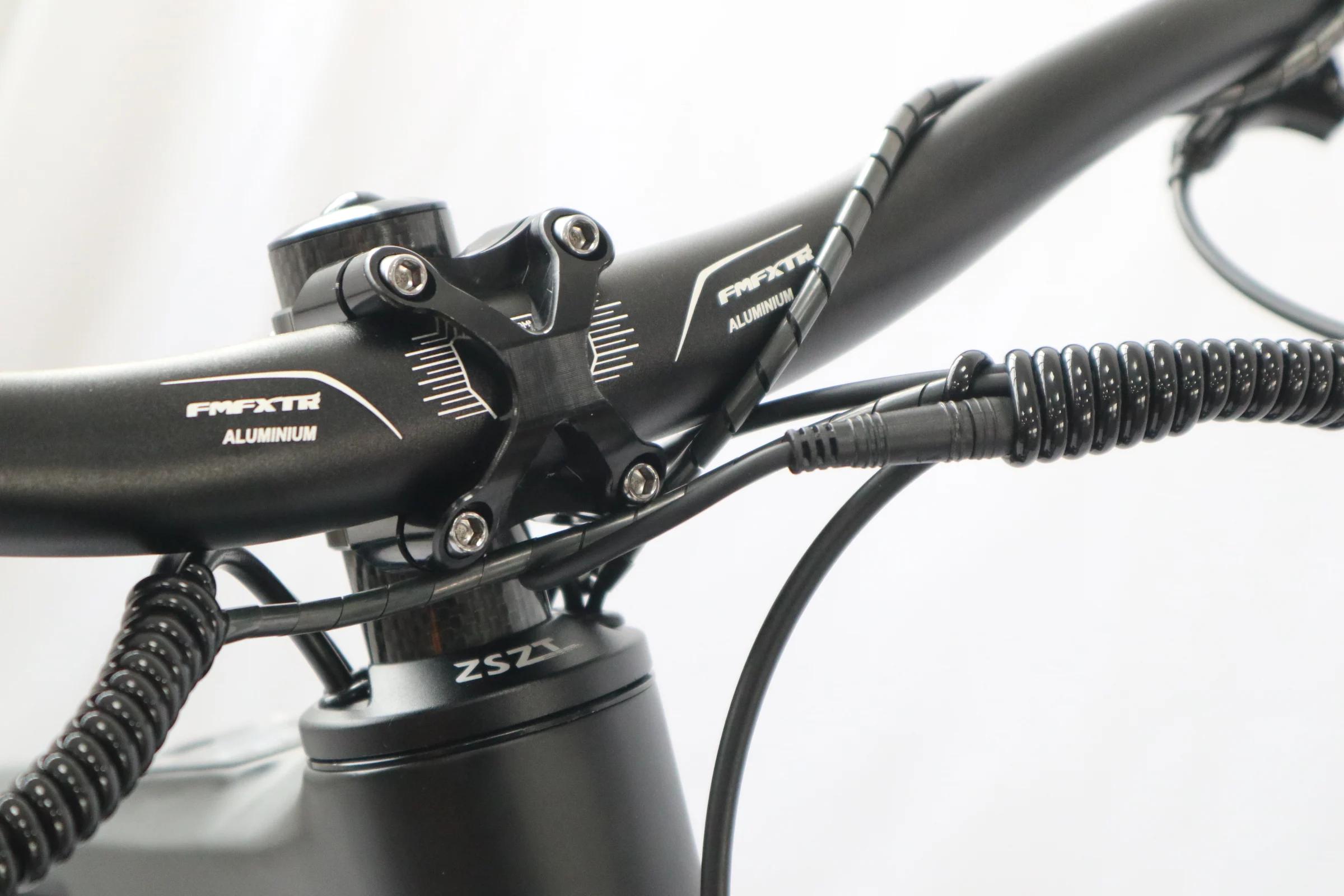 29er Full Suspension E-MTB, Carbon Fiber Material, Lightweight Frame, Mid Drive Motor All Terrain Riding Bike - view 4