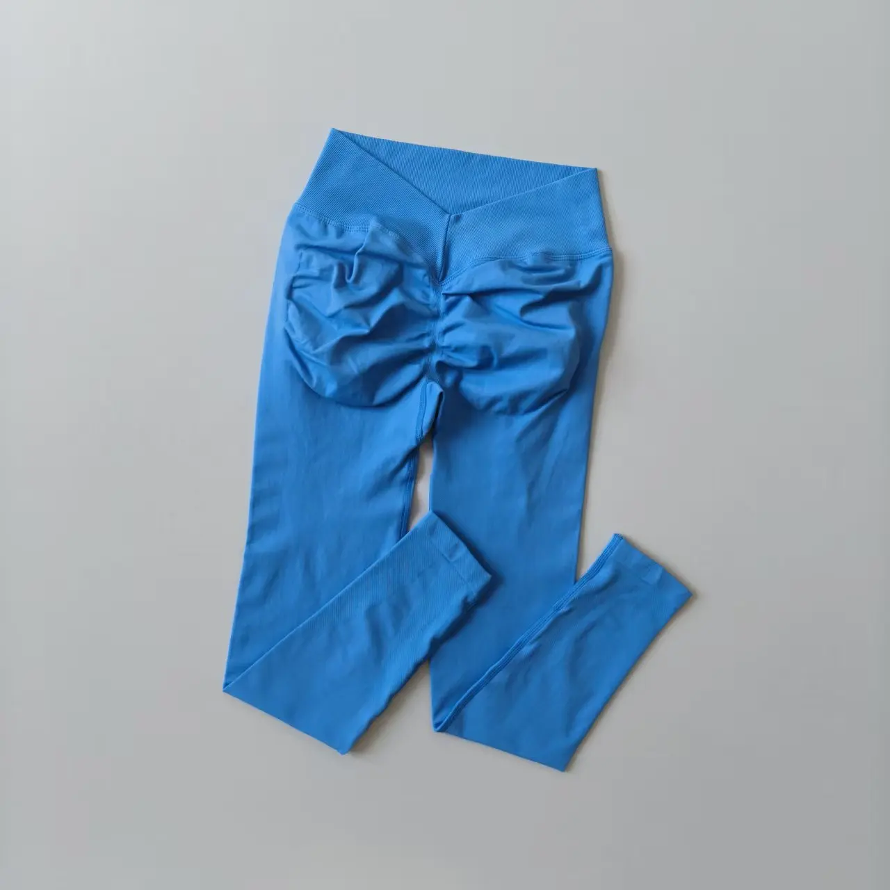 

Бесшовные леггинсы с эффектом подтяжки ягодиц и V-образным поясом, утягивающие живот, высокоэластичные, для йоги, фитнеса, бега и тренировок в зале