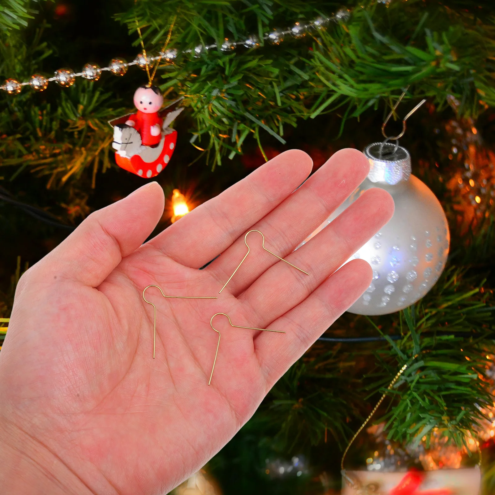 

100Pcs Christmas Pendant Hooks V-Shaped Metal Ornament Hangers for Tree Decorations Strong Iron Xmas Ornament Hanging Supplies