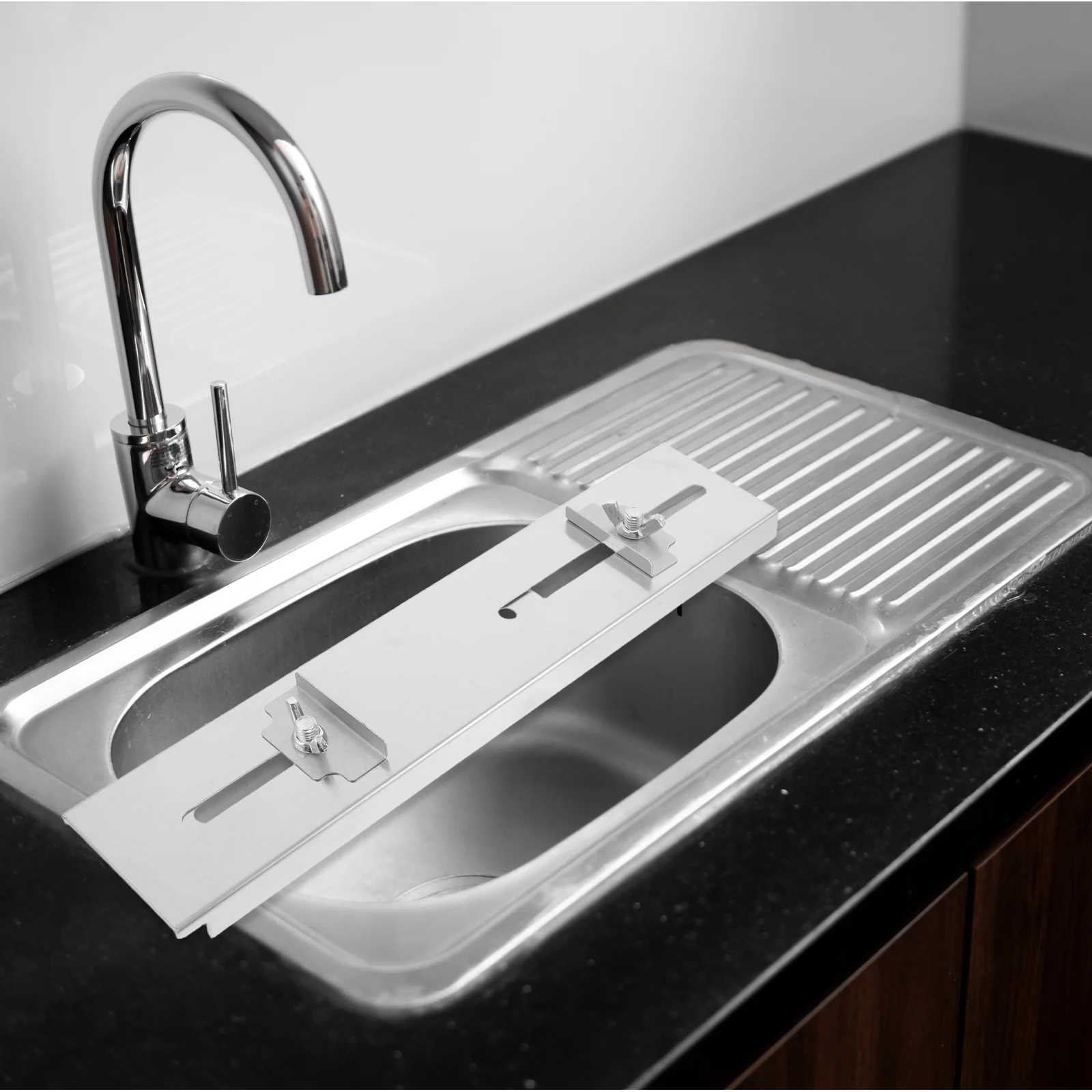 

Adjustable Whetstone Holder Thickened Stainless Steel Sharpening Stand For Bench Stones Kitchen Sink Bridge Gadget