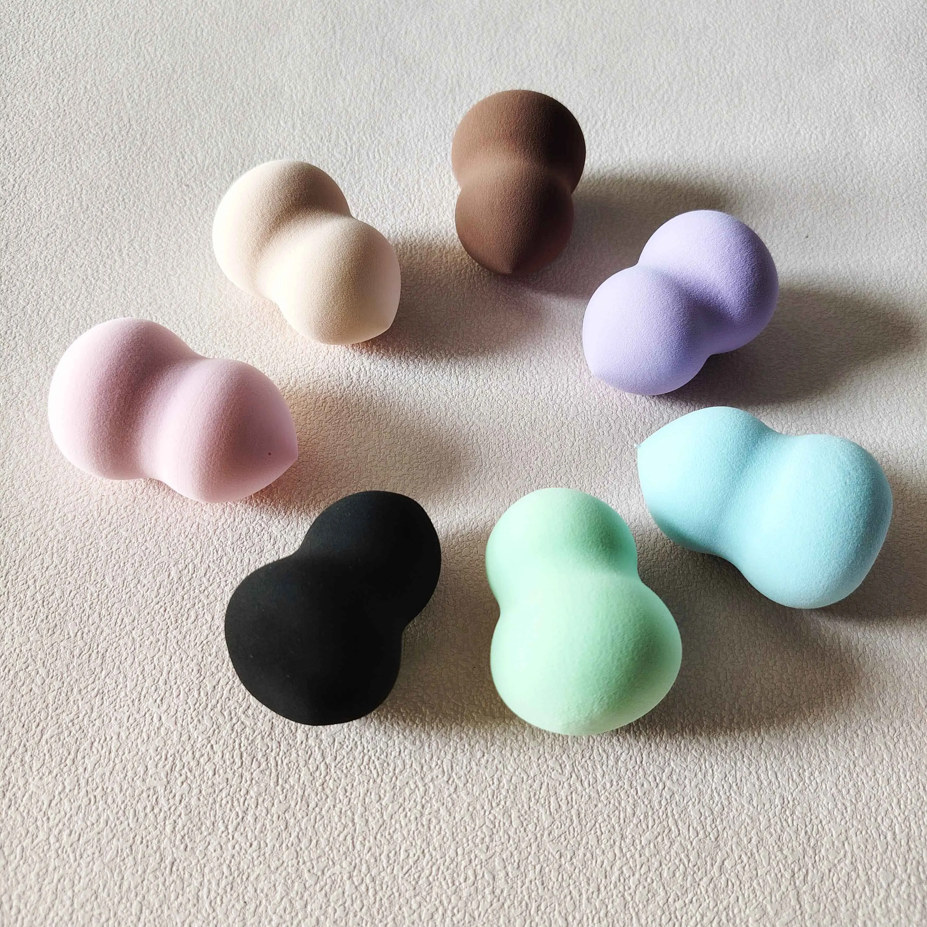 Nat en droog gebruik Bulk Waterdruppel Zacht Schoonheidshulpmiddelen Spons Bladerdeeg Cosmetica Gezichtslatexvrije make-up Blender Spons