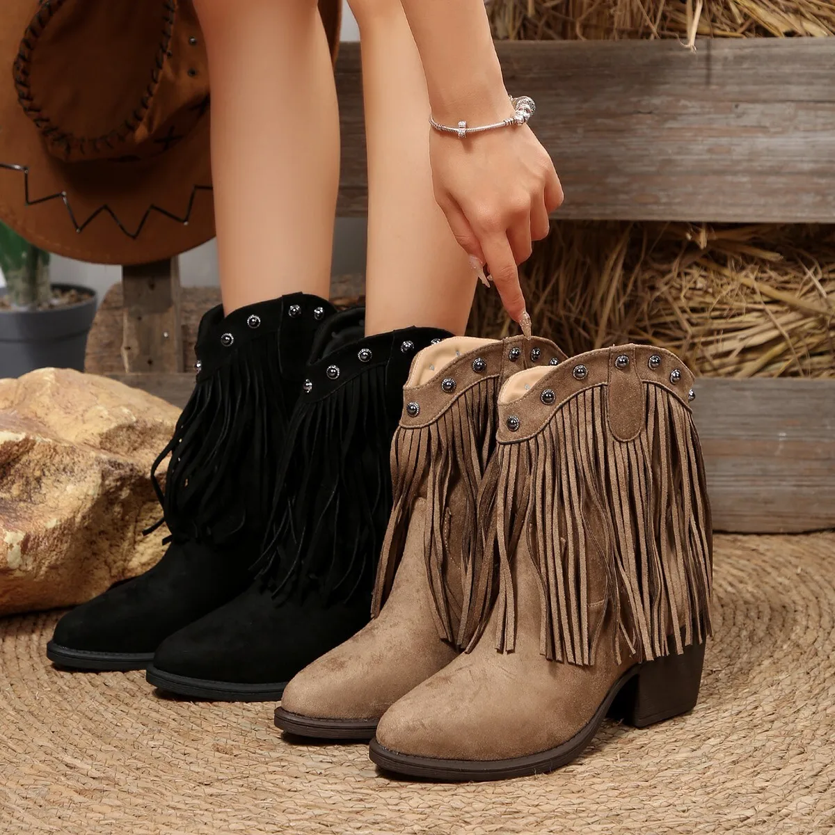 

Brown Pointed Toe Thick Heeled Rivet Fringed Women's Boots 2025 Winter Best-selling Retro Fashion Boots Wome