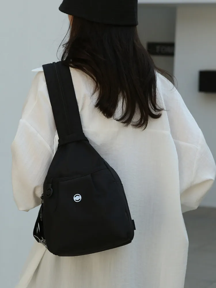 sports-backpack-2026-new-style-lightweight-crossbody-travel-bag-for-men-and-women-casual-nylon-material-vertical-square