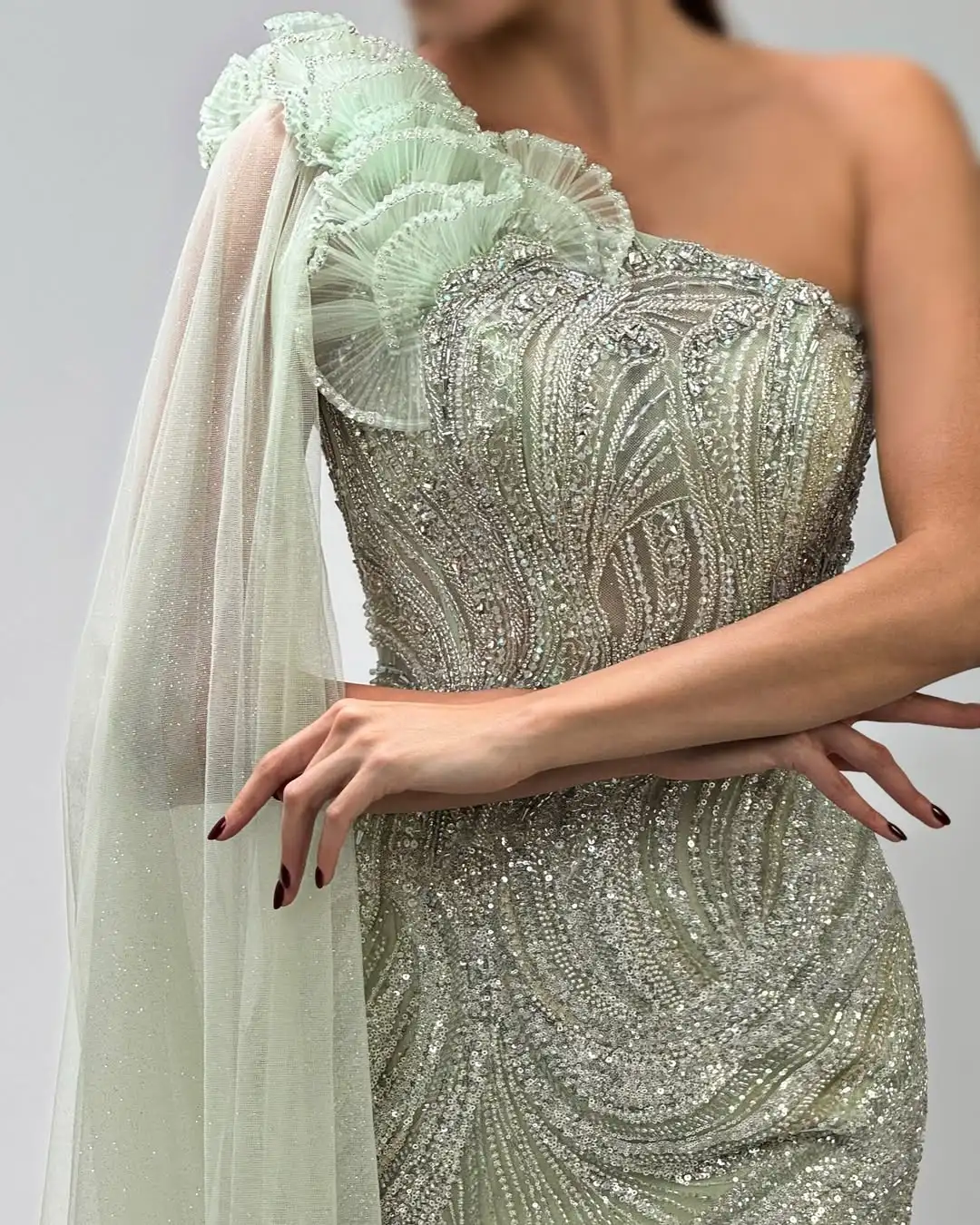 Ofherown Abiti da sera con volant monospalla a sirena di lusso con maniche a mantella verde salvia Abiti da festa di nozze Taglie forti personalizzati