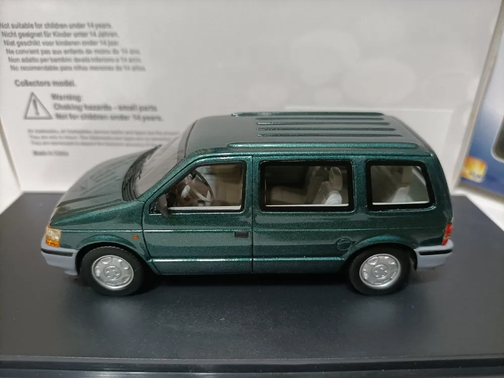 GLM 1:43 Chrysler Voyager MPV 1994 simulated a limited edition static metal resin toy gift car model