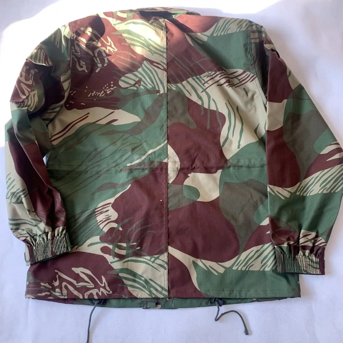 costume-de-camouflage-de-style-ancien