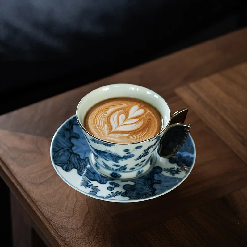 Chinese Retro Blue and White Porcelain Mug Butterfly Handle Coffee Latte Flower Cup Afternoon Tea Cup Blue Ceramic Mug Dish