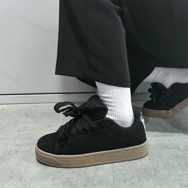 Zapatos informales con plataforma para hombre, zapatillas vulcanizadas con cordones cruzados, cómodas, antideslizantes para exteriores, primavera y otoño, 2025