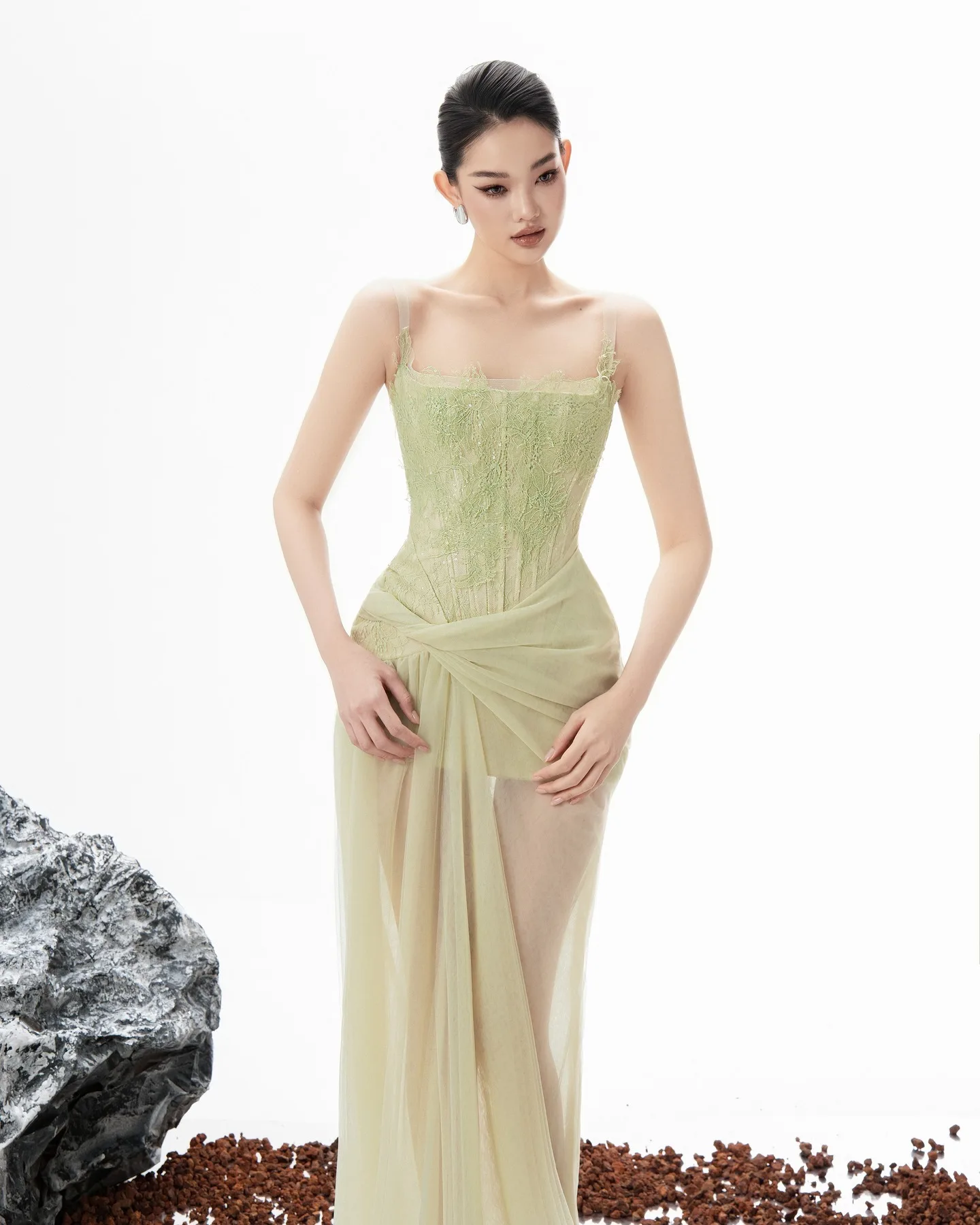 فستان سهرة من الدانتيل الأخضر الجميل بفتحة عالية للحفلات الراقصة، فستان رسمي للحفلات، فستان كوكتيل، طبقة شفافة، فستان زفاف الضيوف