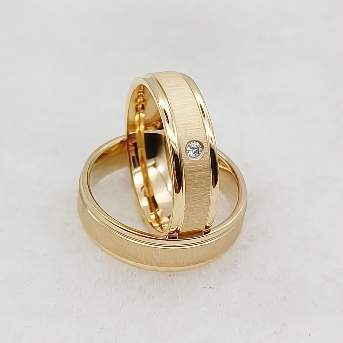 Conjuntos de anillos de boda para hombres y mujeres, joyería de titanio chapada en oro de 24k mate de diseñador único hecho a mano, anillo para