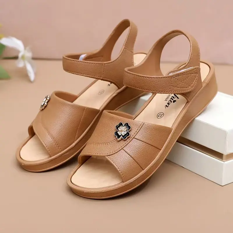 

Middle Aged And Elderly Women Flat sole Sandals Summer New Injection Molding Soft sole Non Slip Waterproof Outdoor Casual Sandal