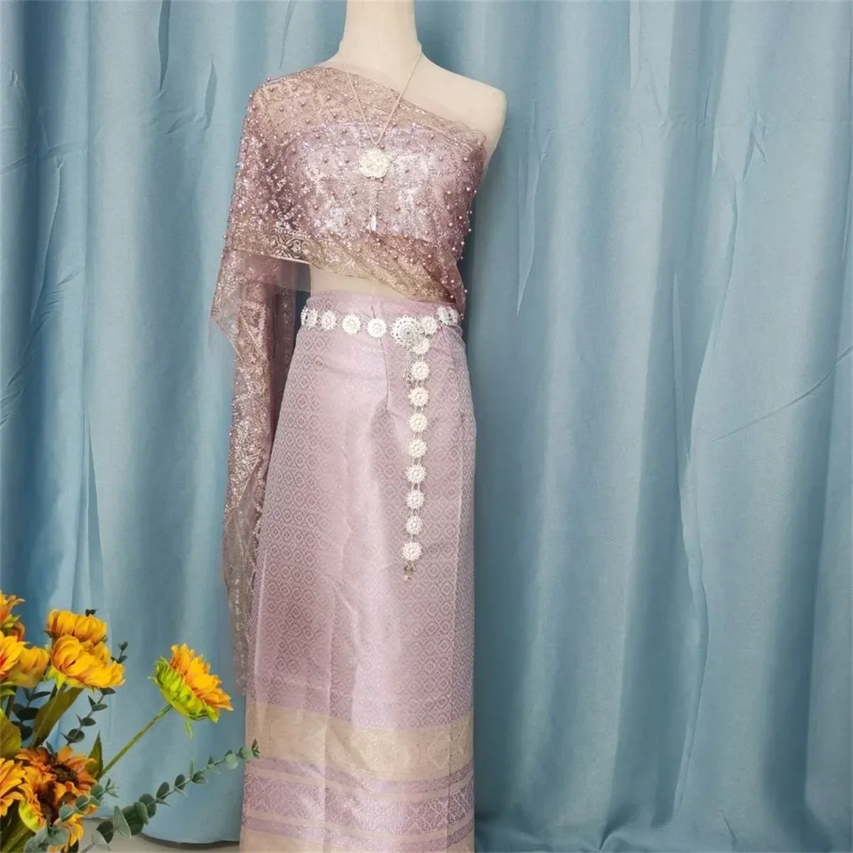 

Internet celebrity Kikuchi Yi is wearing the same Xishuangbanna chest hugging skirt