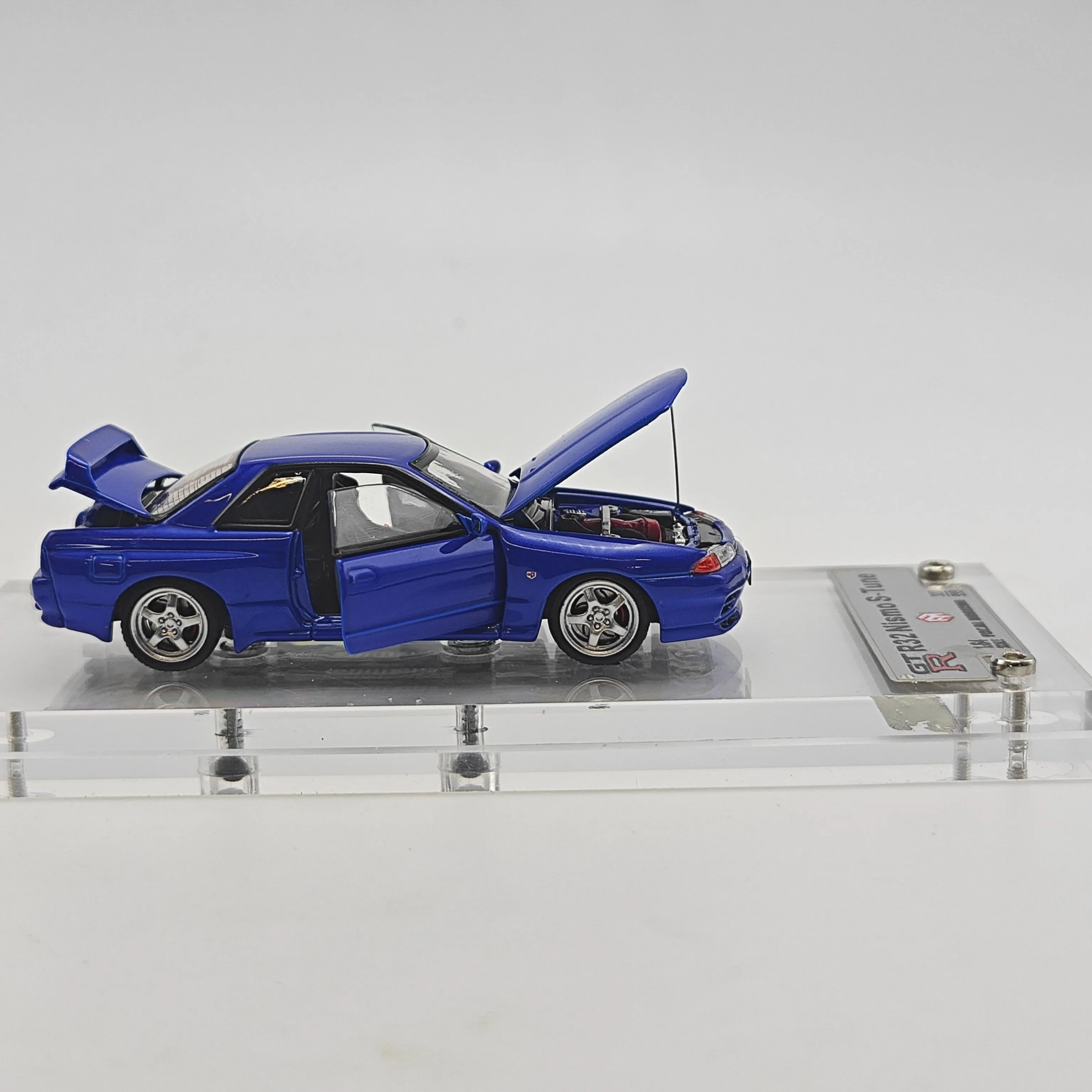 FH 1:64 R32 S-Tune Model samochodu z odlewu stopu, w pełni otwierany