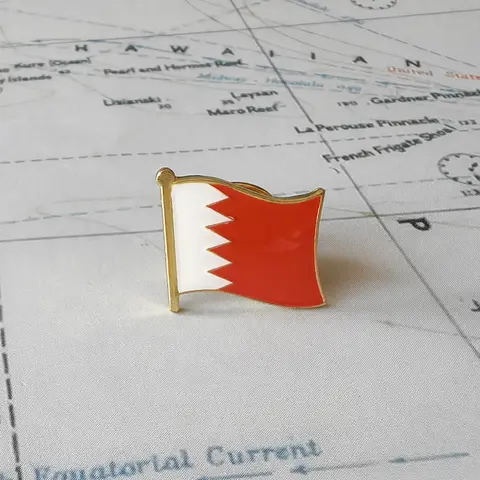 Bahrain National Flag Crystal Epoxy Metal Enamel Badge Brooch  Collection Souvenir Gifts  Lapel Pins Accessories  Size1.6*1.9cm